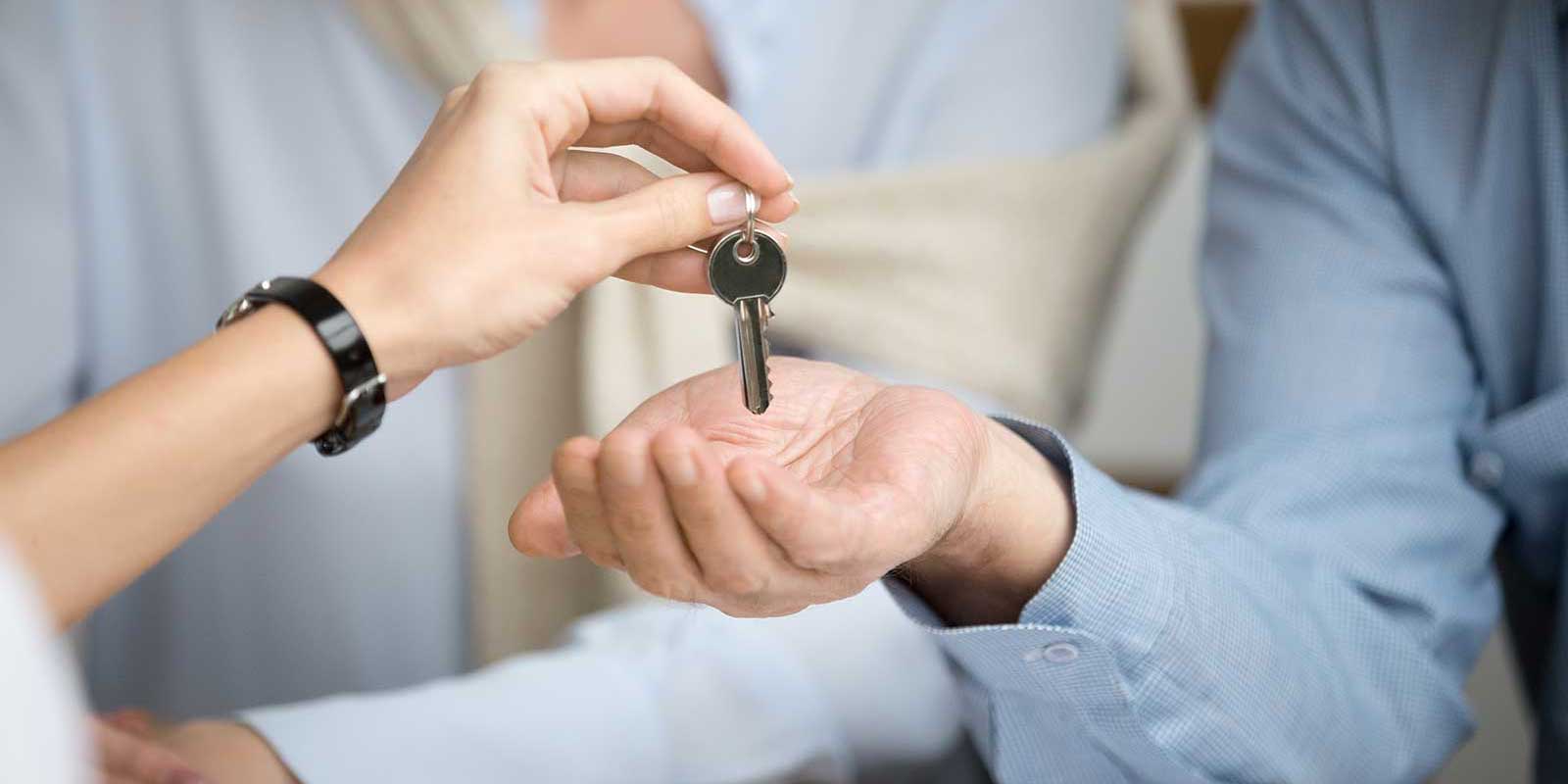 couple receiving keys to their rental which is protected by renters insurance