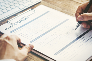 apartment buyer filling out a renters insurance application