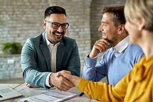 Umbrella insurance agent with clients