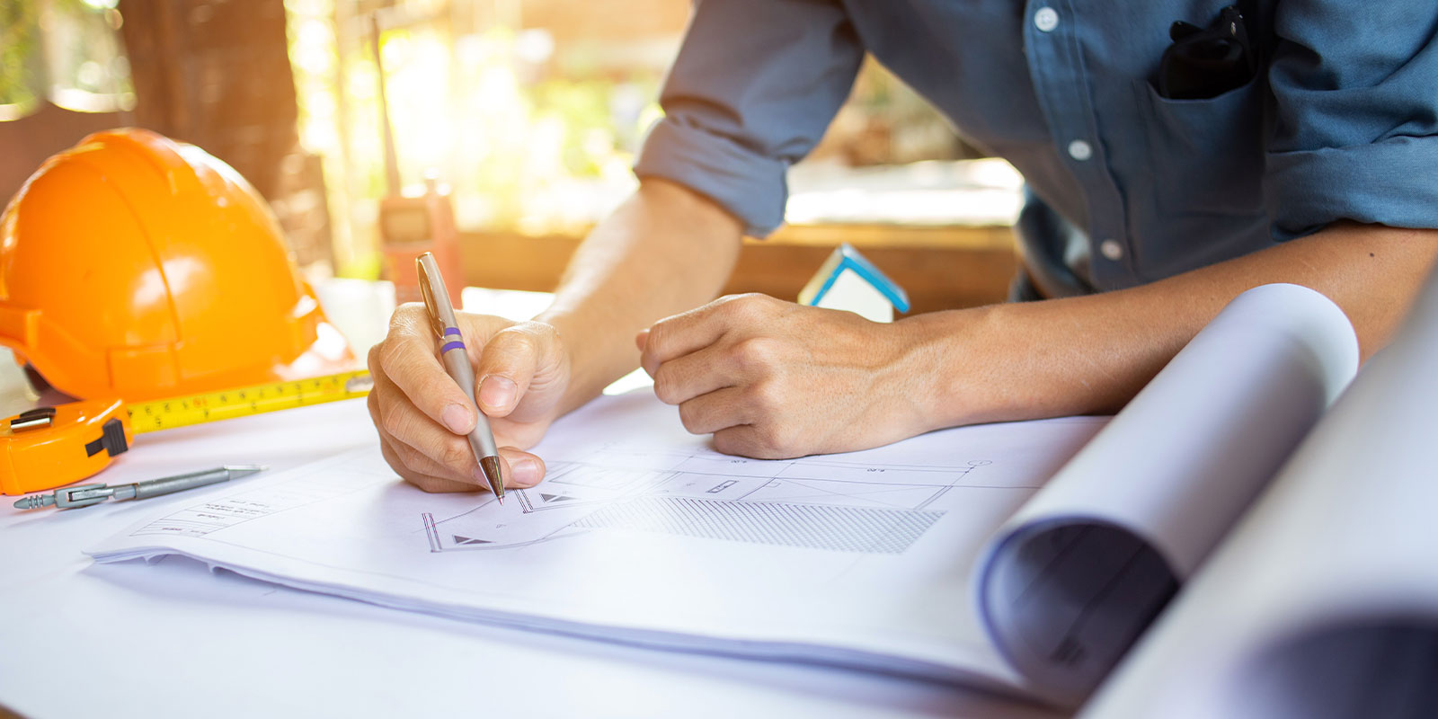 a worker wondering What Does Contractors Insurance Cover