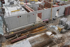 construction site for the construction of a high-rise building trying to reduce risk in construction