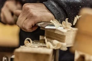 focus on the texture of the material saw dust