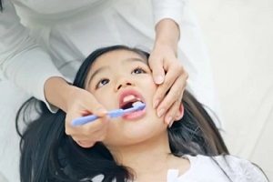 small girl dental checkup