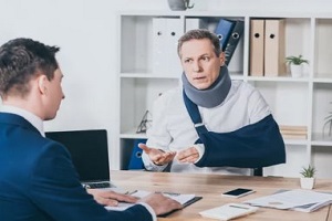 injured man with insurance agent