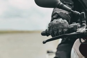 biker with gloves on bike