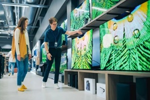 beautiful client engaging in dialogue with retail electronics shop consultant