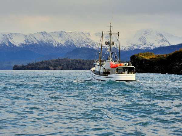 commercial fishing boat sailing in new jersey waters
