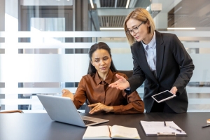 Insurance Agent Helping Company HR for Correct Employee Classification