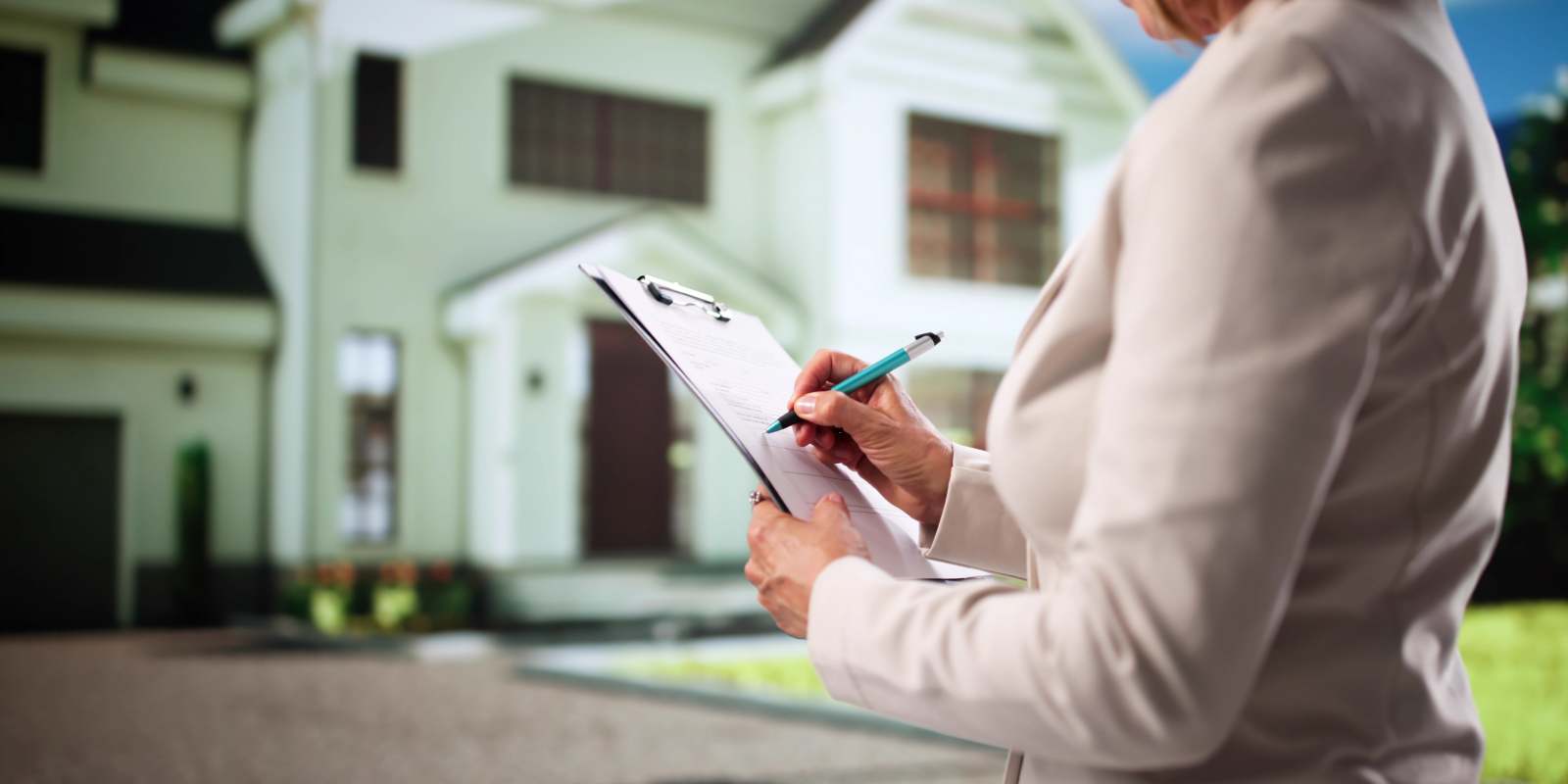 How Insurance Companies Evaluate Older Homes in Connecticut